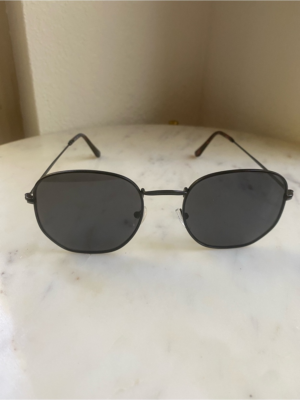 Carly Jean Los Angeles Camille Sunglasses Tortoise/Black